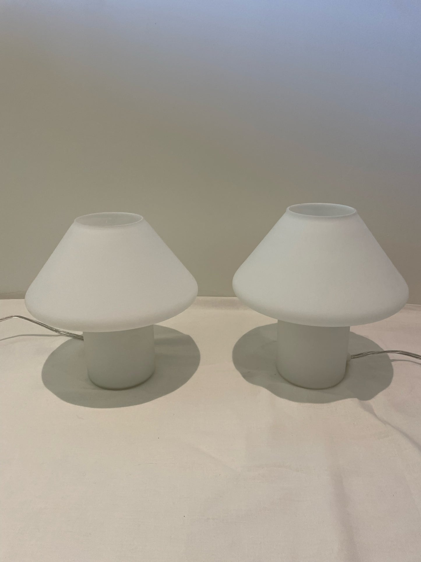 Vintage Mushroom Table Lamp in Satin White Murano Glass, Small