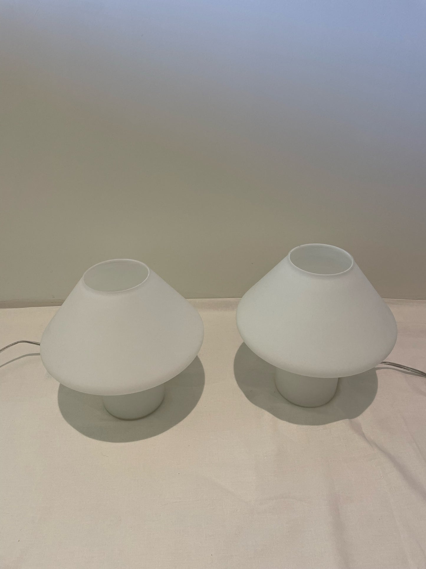 Vintage Mushroom Table Lamp in Satin White Murano Glass, Small